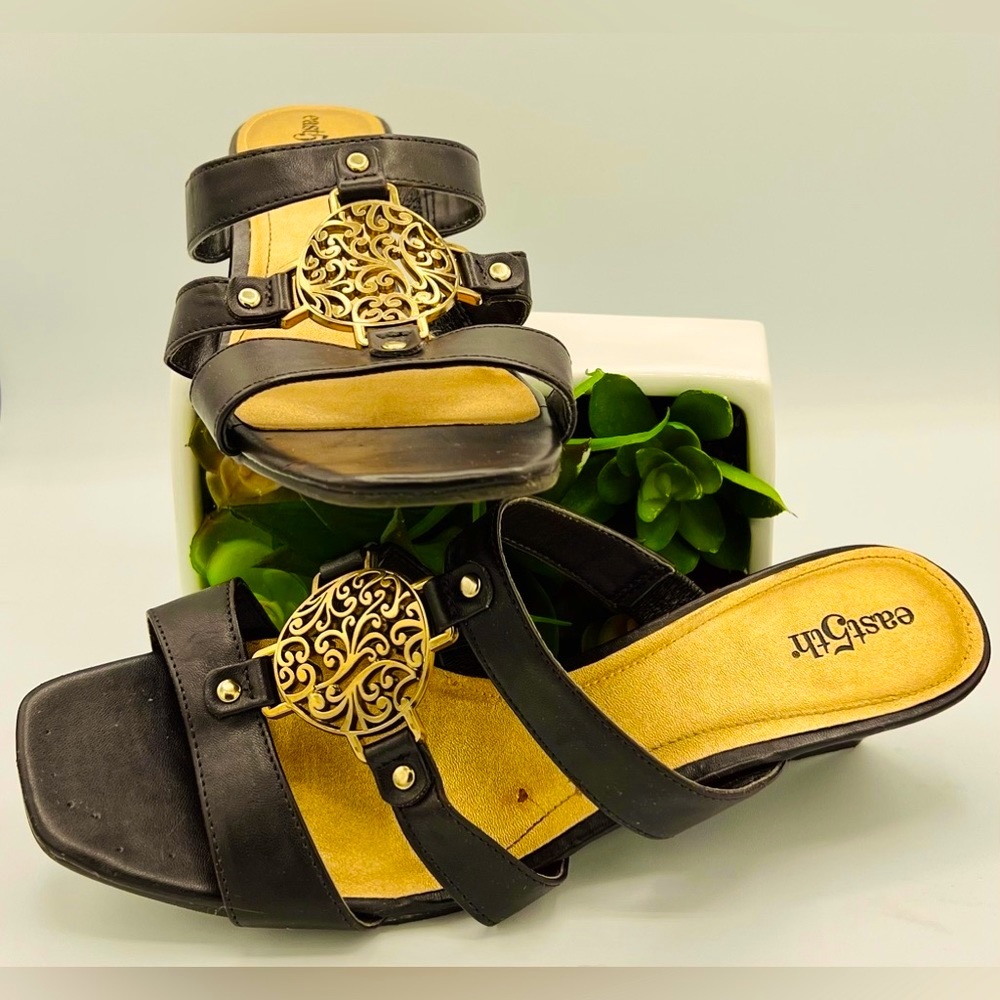 🌺East 5th Brown Gold Medallion Wedge
Sandal🌸🌺